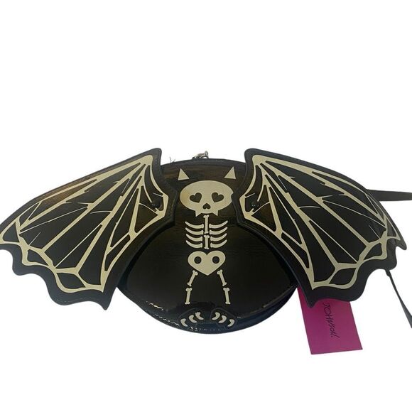 Betsey Johnson XO Wings Black Patent Leather Glow-In-The-Dark Bat Crossover. - Picture 8 of 9